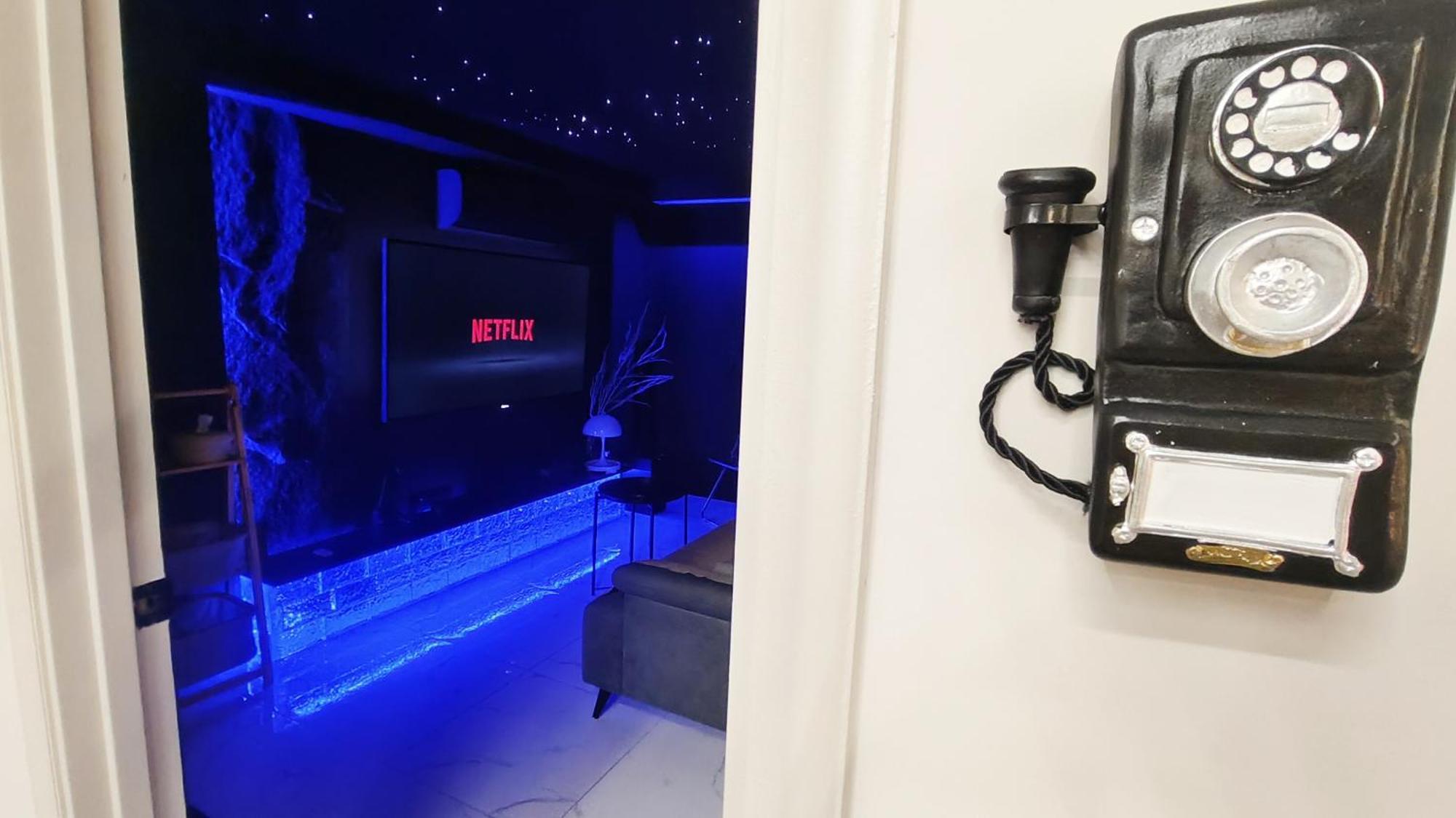 Mini Cinema At Arte Cheras, Kl View, 6pax, Mrt 6min Pangsapuri Kuala Lumpur
